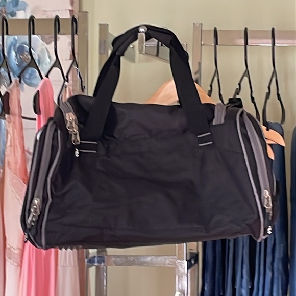 Fila Black and Gray Duffel Bag - Picture 4 of 5